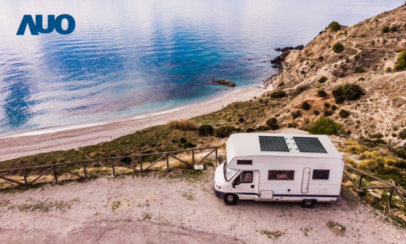 「可撓輕量化太陽光電板SunCurva」使用輕量特殊耐候型複合板取代傳統太陽能板的玻璃前板，不僅降低70%重量，每米平方僅3Kg；具有抗衝擊性能及通過電磁相容性測試，可應用於交通運輸工具，如露營車、遊艇等